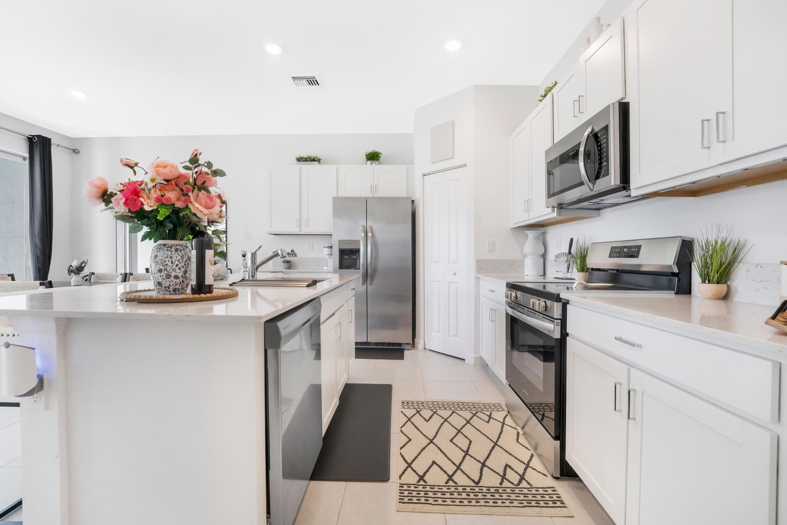 4178 LAGOON SHORE Drive — photo 5