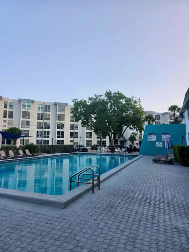 17560 Atlantic Boulevard 207, Sunny Isles Beach, FL 33160