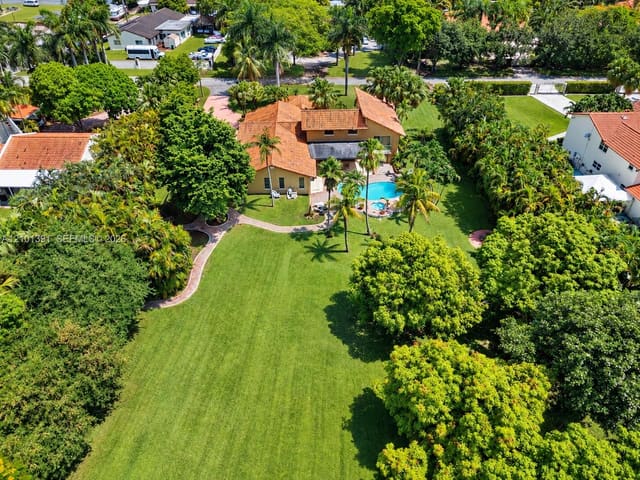 10010 NW 135th Street, Hialeah Gardens, FL 33018