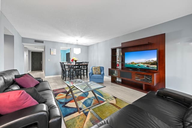 7286 HUNTINGTON Lane 402, Delray Beach, FL 33446