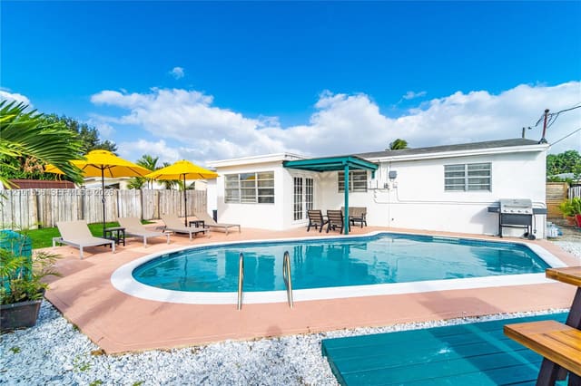 730 N 72nd Terrace, Hollywood, FL 33024