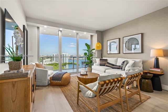 16385 Biscayne Boulevard 2406, North Miami Beach, FL 33160
