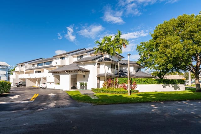 5750 Turin Street 206, Coral Gables, FL 33146