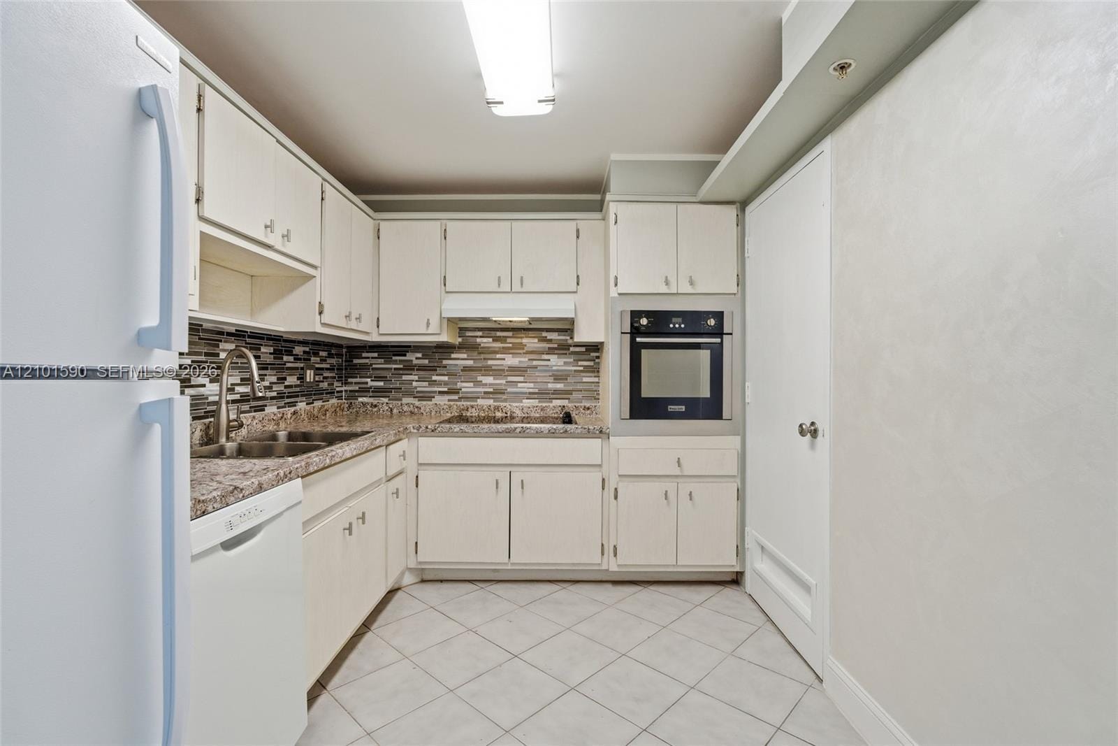 400 Kings Point Drive 1404 — photo 6