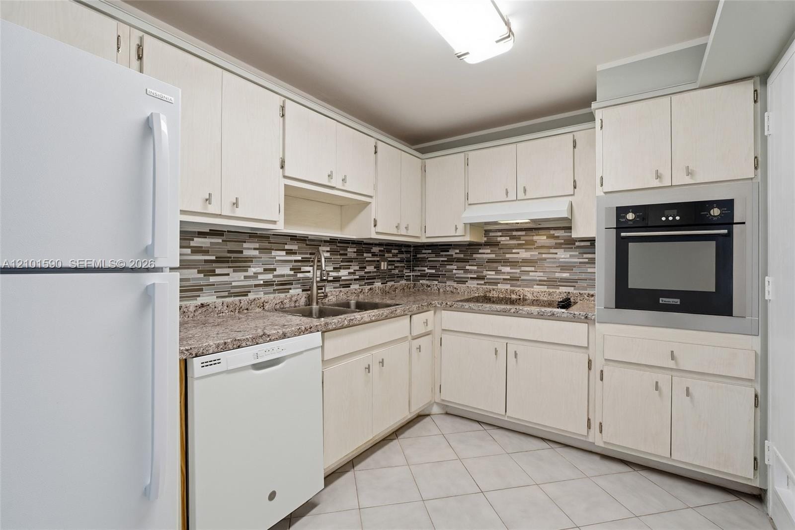 400 Kings Point Drive 1404 — photo 7
