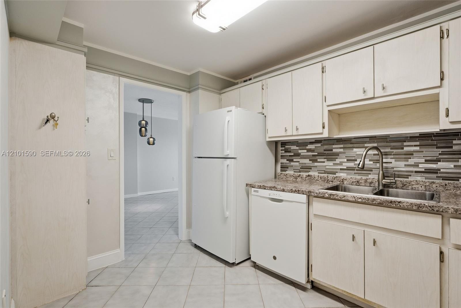 400 Kings Point Drive 1404 — photo 8