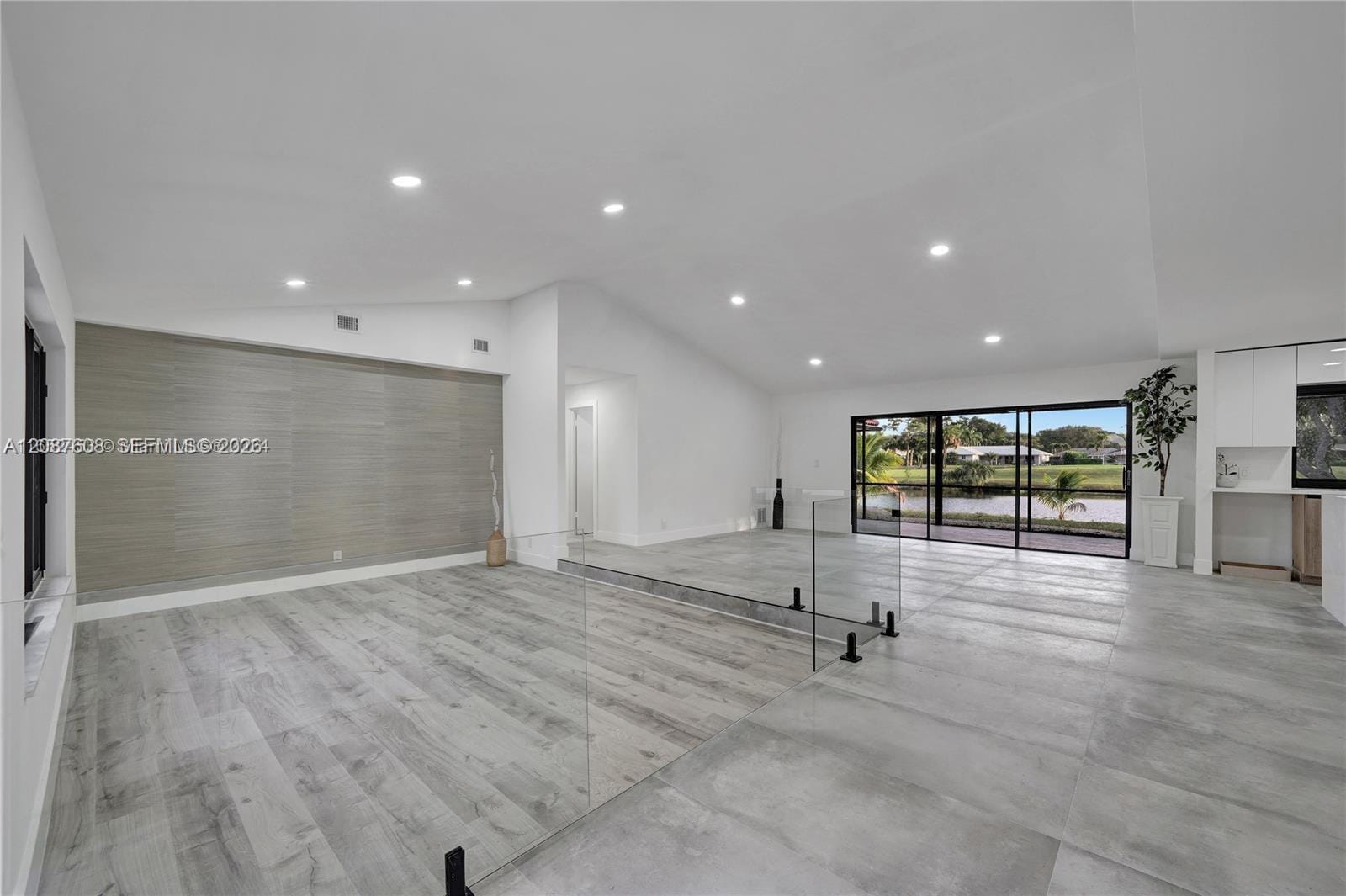 3352 Lakeview Boulevard — photo 3