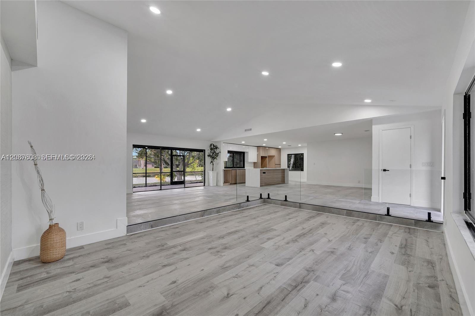 3352 Lakeview Boulevard — photo 9
