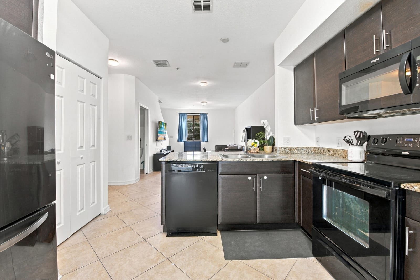 141 NW 2nd Avenue 7, Hallandale Beach, FL 33009 photo 18