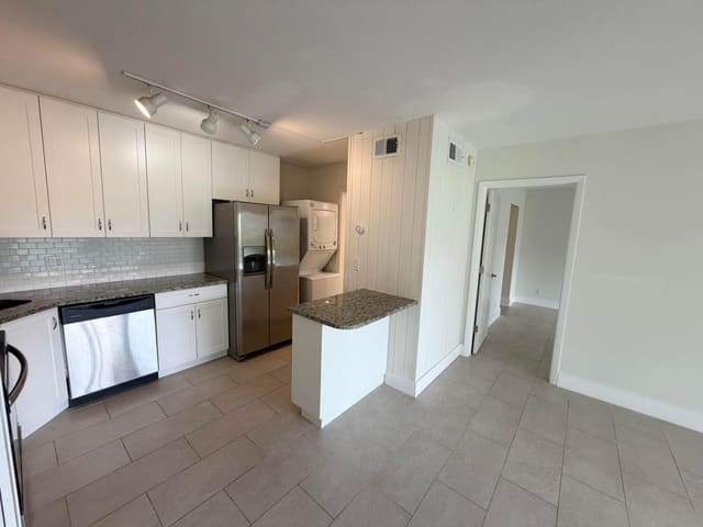 1112 GREEN PINE Boulevard F1, West Palm Beach, FL 33409
