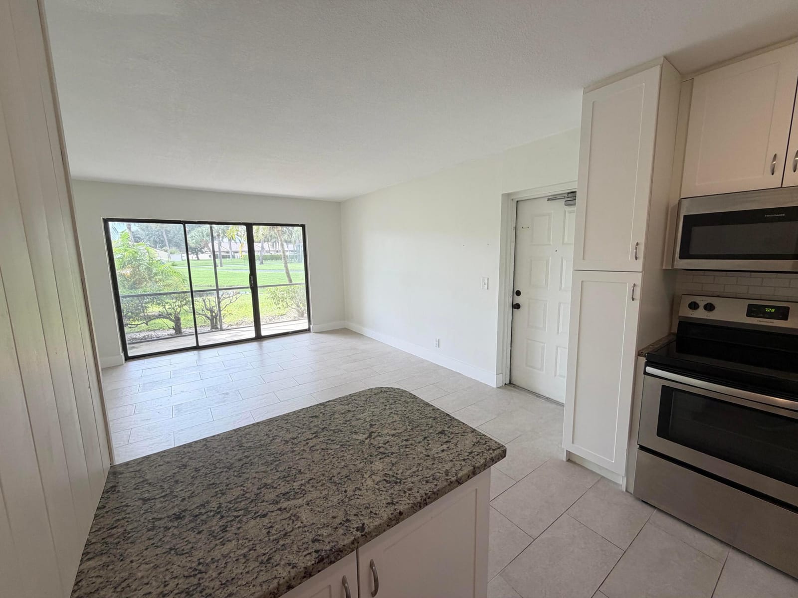 1112 GREEN PINE Boulevard F1 — photo 2