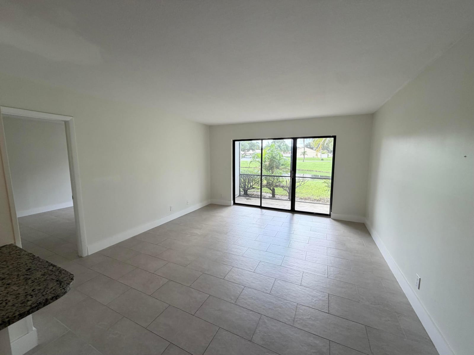 1112 GREEN PINE Boulevard F1 — photo 3