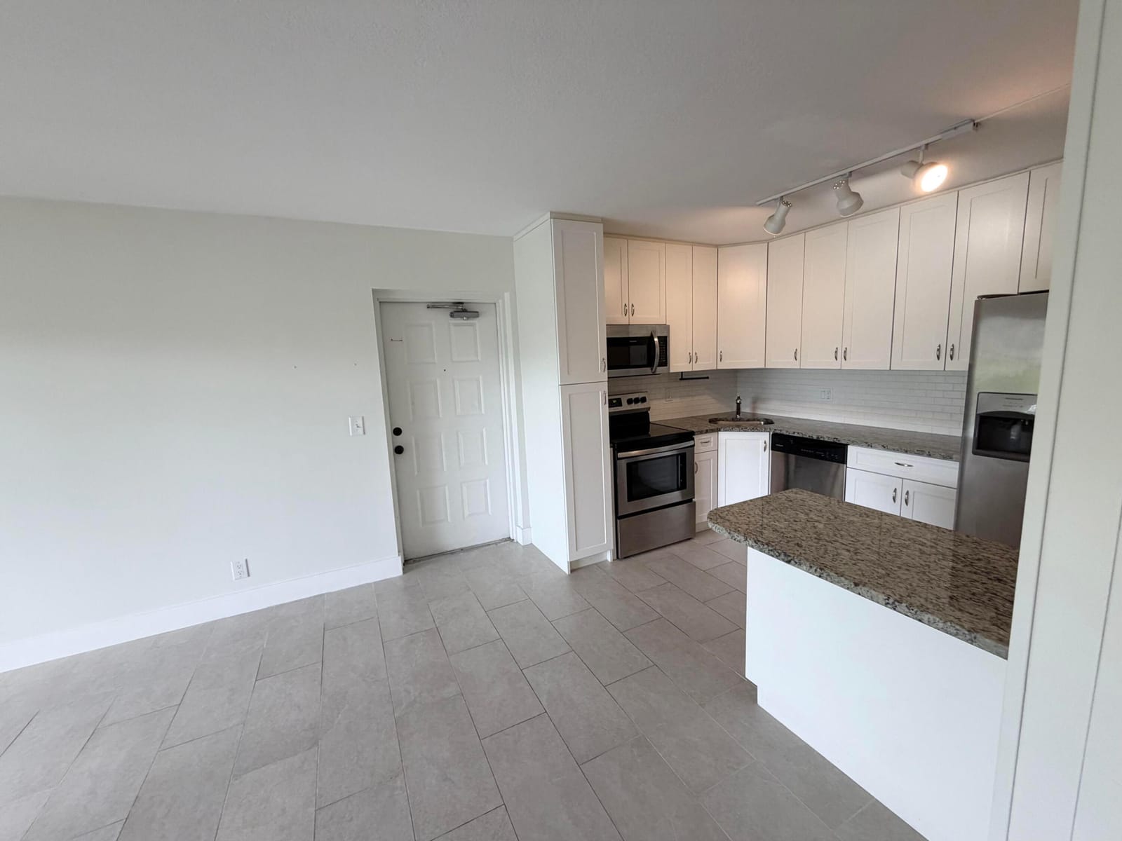 1112 GREEN PINE Boulevard F1 — photo 4