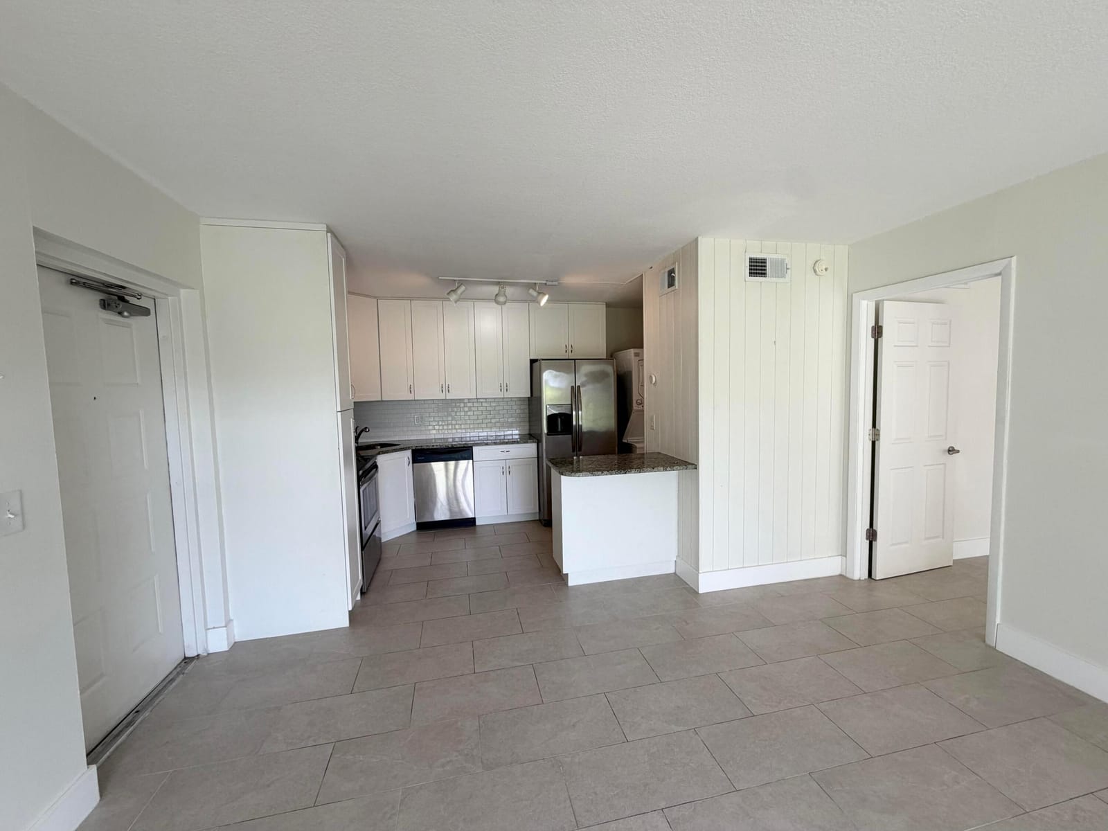 1112 GREEN PINE Boulevard F1 — photo 8