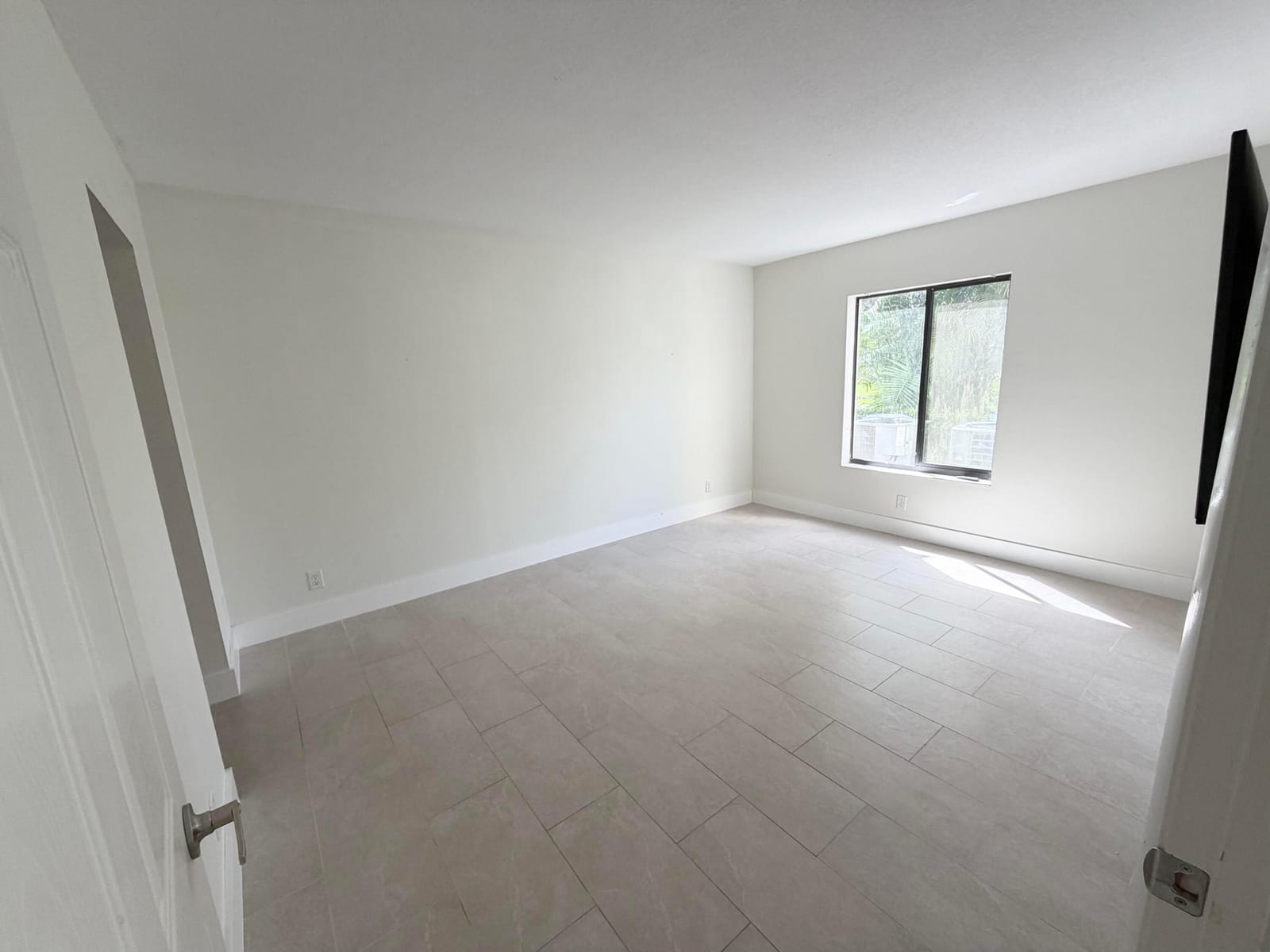 1112 GREEN PINE Boulevard F1 — photo 9