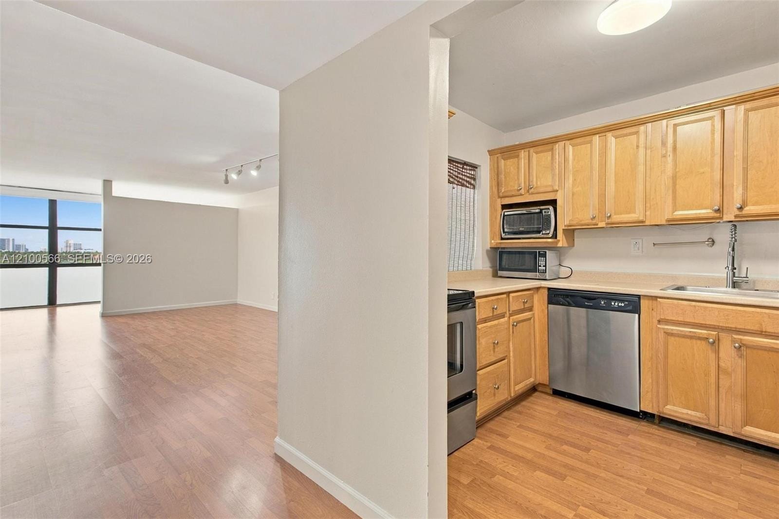 1000 Parkview Drive 627, Hallandale Beach, FL 33009 photo 2