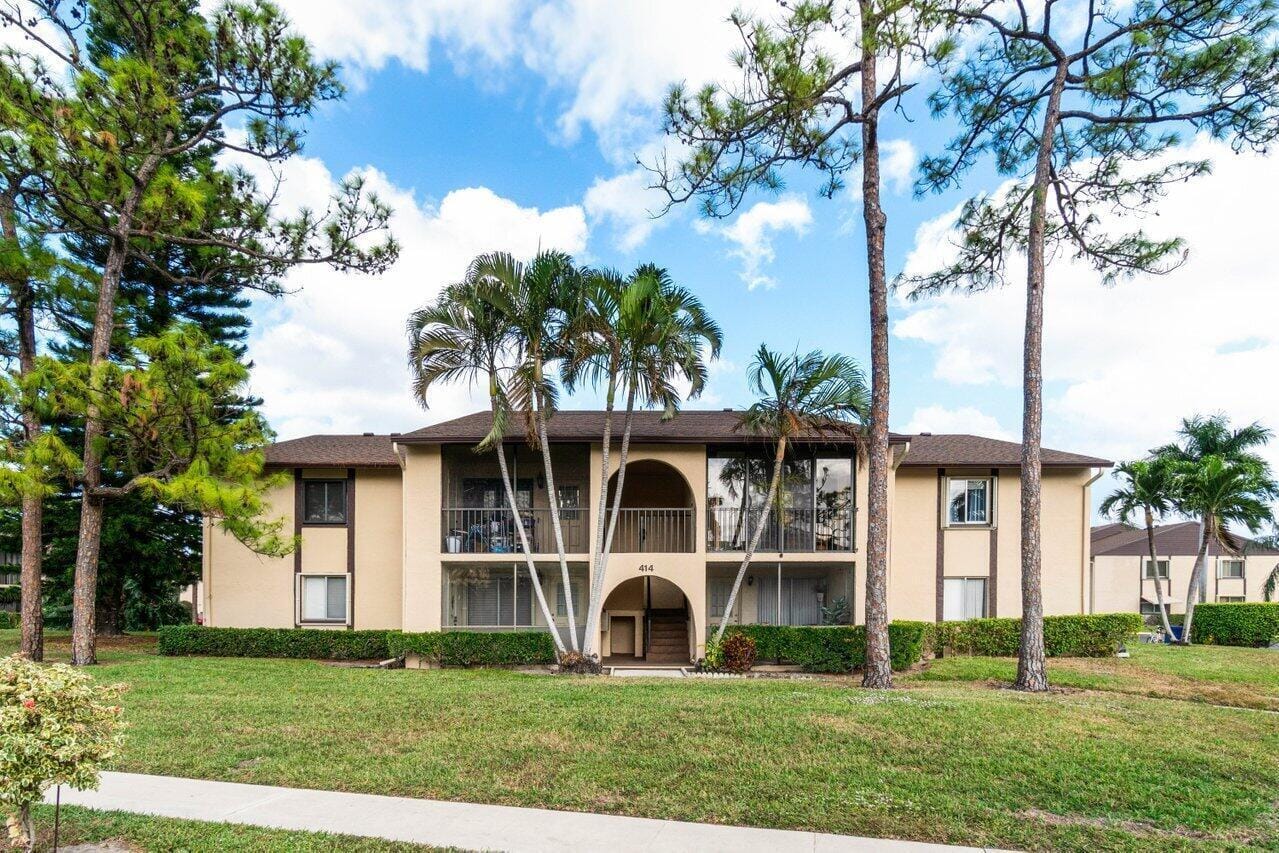 1 bedroom home for sale at 414 Pine Glen, Greenacres, FL 33463 — $132,000