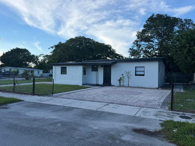 1721 NE 52ND Street, Pompano Beach, FL 33064