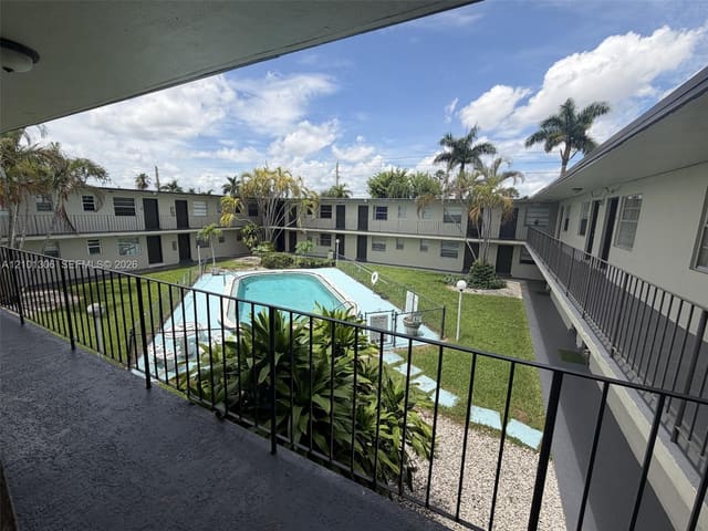 3901 SW 112th Avenue 40, Miami, FL 33165