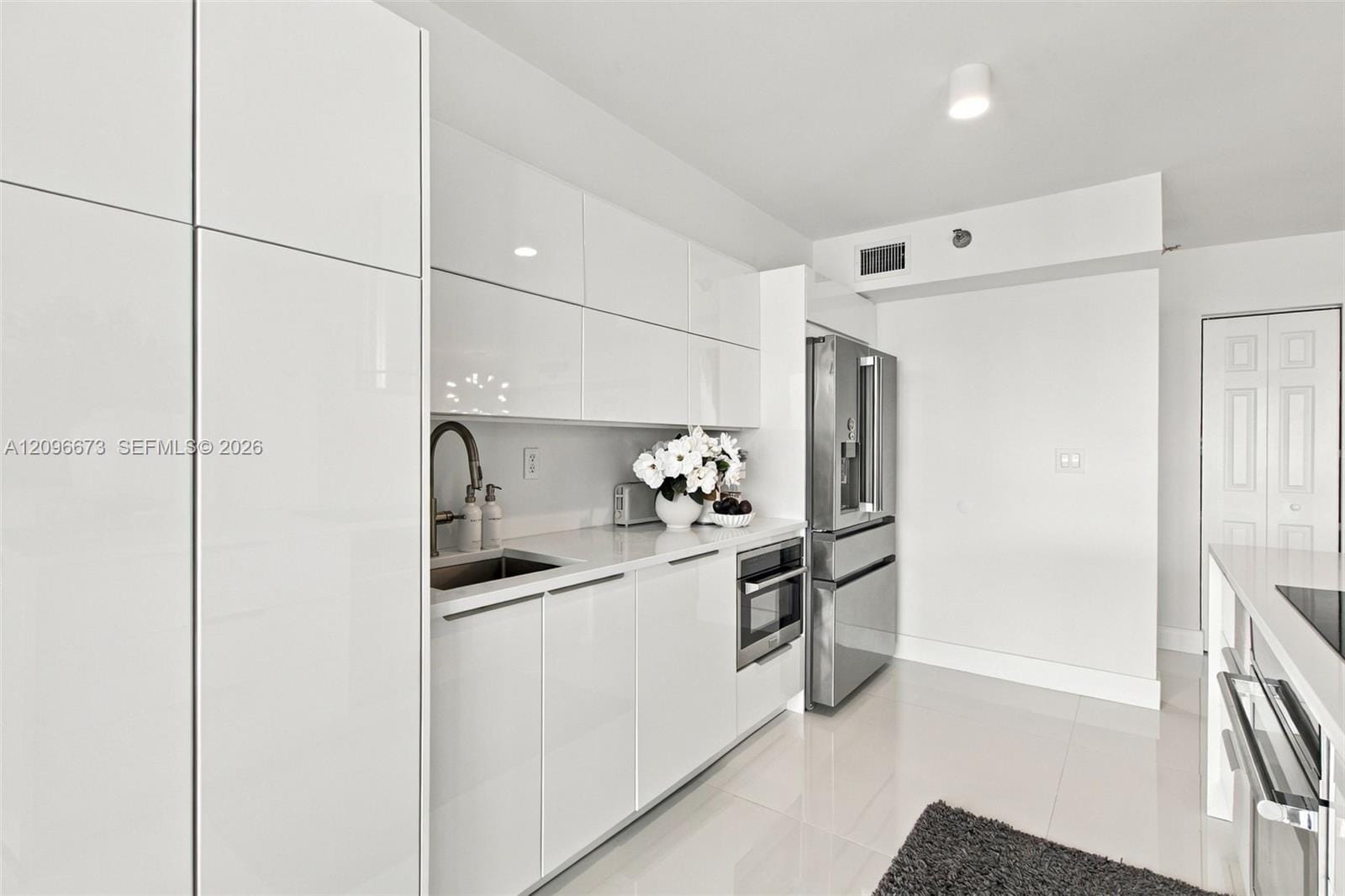 19101 NE 36th Court 2811 — photo 11