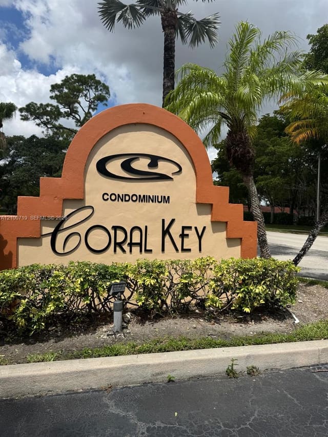 3450 N Pinewalk Drive N 424, Margate, FL 33063
