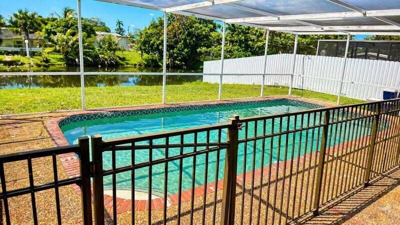 8528 Windsor Drive, Miramar, FL 33025 photo 8