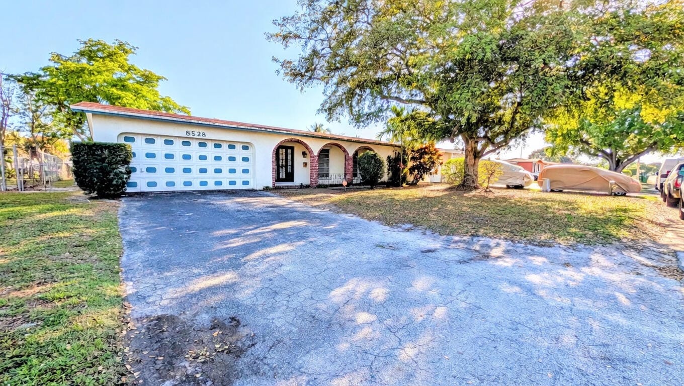 4 bedroom home for sale at 8528 Windsor, Miramar, FL 33025 — $550,000
