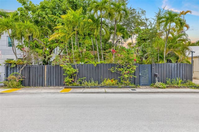 917 SE 2nd Court, Fort Lauderdale, FL 33301
