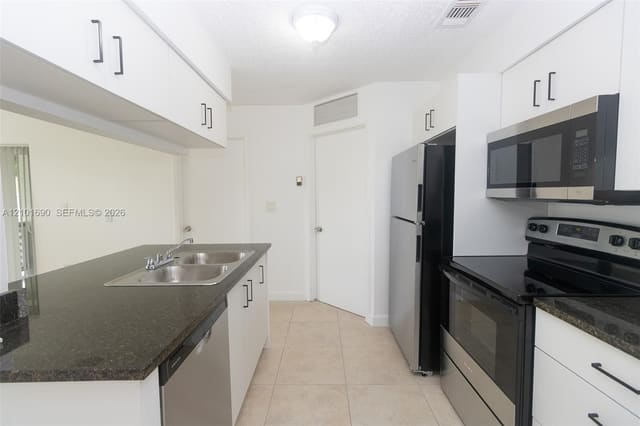 17520 NW 67th Place M-3, Hialeah, FL 33015