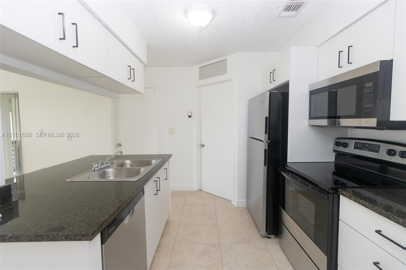 17520 NW 67th Place M-3, Hialeah, FL 33015 photo 1