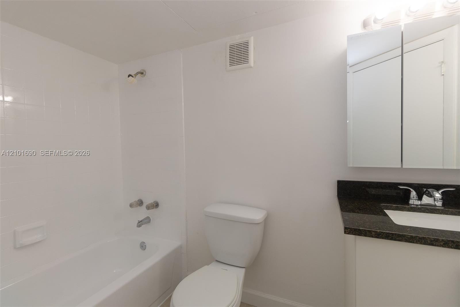 17520 NW 67th Place M-3, Hialeah, FL 33015 photo 12