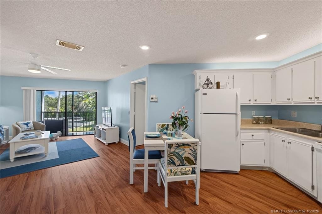1999 NE Collins Circle 3-110, Jensen Beach, FL 34957 photo 2