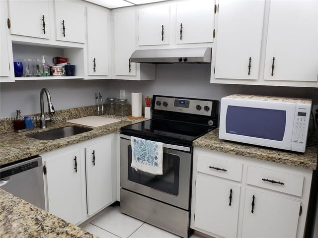 4160 Inverrary Drive 505, Lauderhill, FL 33319