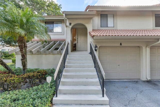 5720 Coach House Circle E, Boca Raton, FL 33486