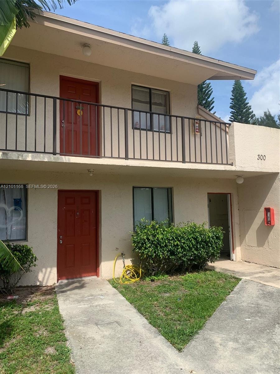 2 bedroom home for sale at 300 Nottingham, Greenacres, FL 33463 — $189,900