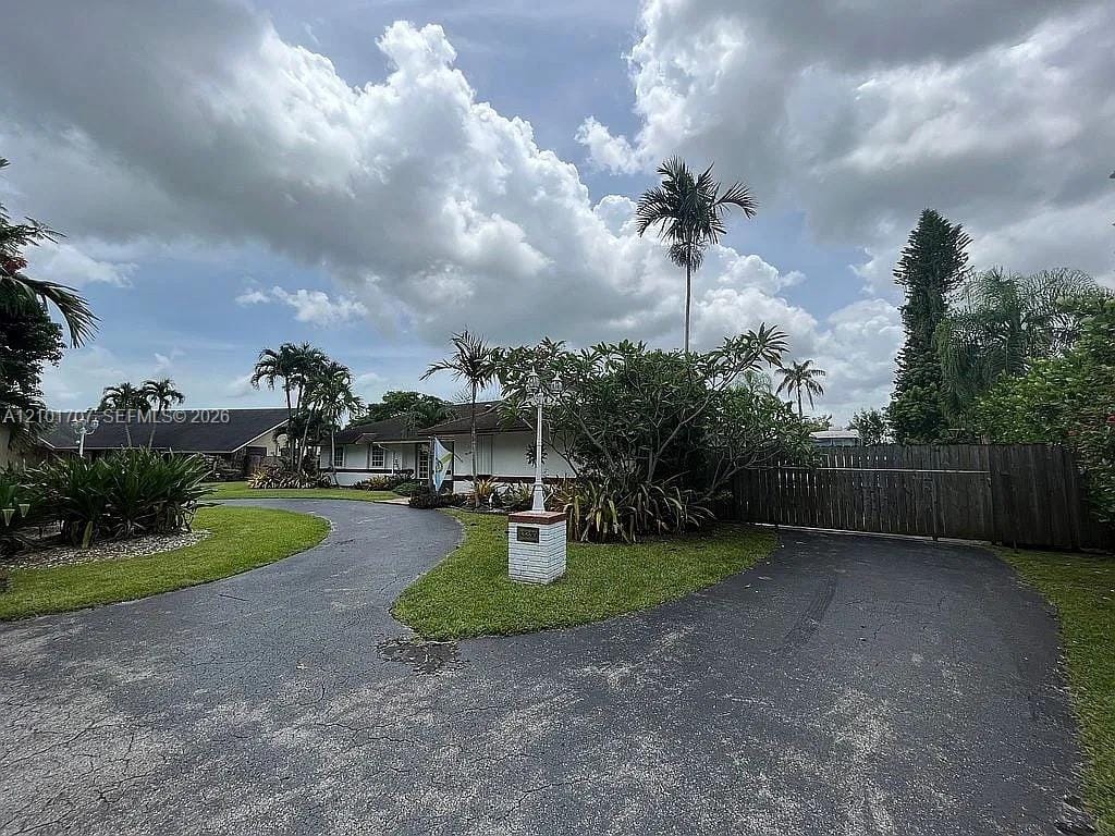13250 N Calusa Club Drive, Miami, FL 33186 photo 2