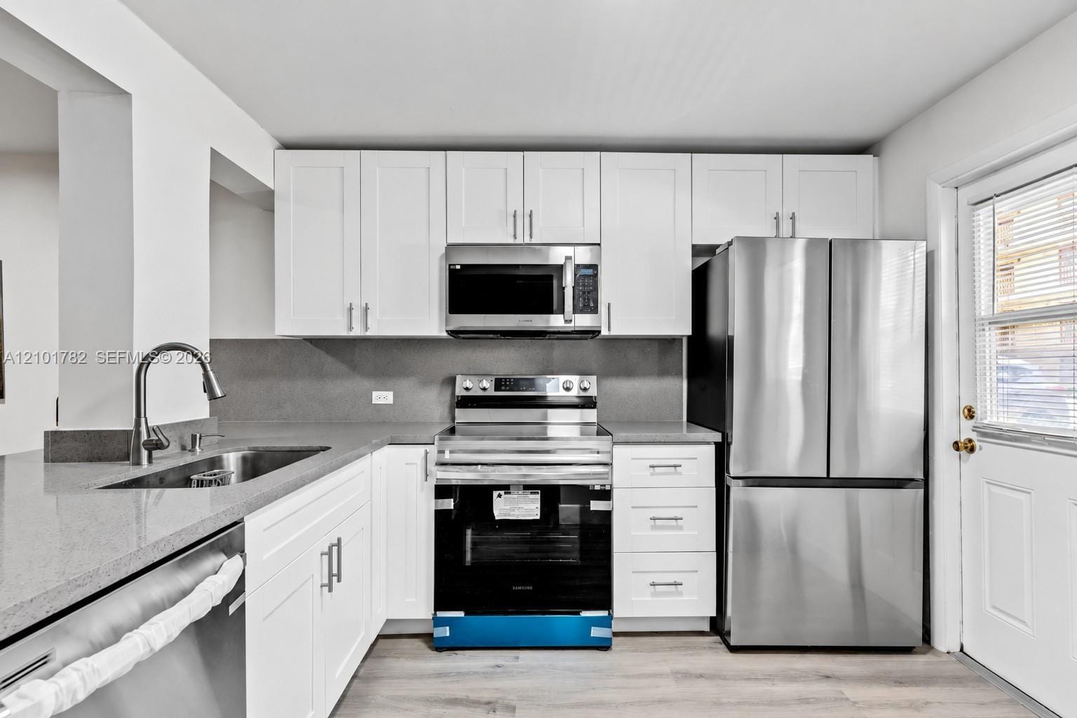 445 NE 195th Street 125, Miami, FL 33179 photo 2