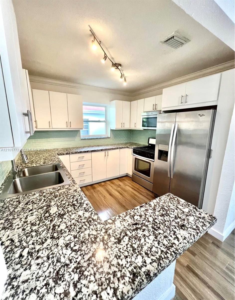 180 NW 32nd Place 1 — photo 9