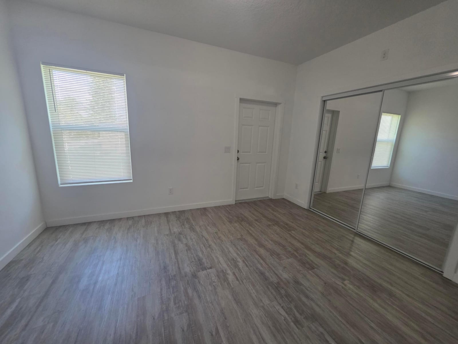 4587 Cambridge Street — photo 11