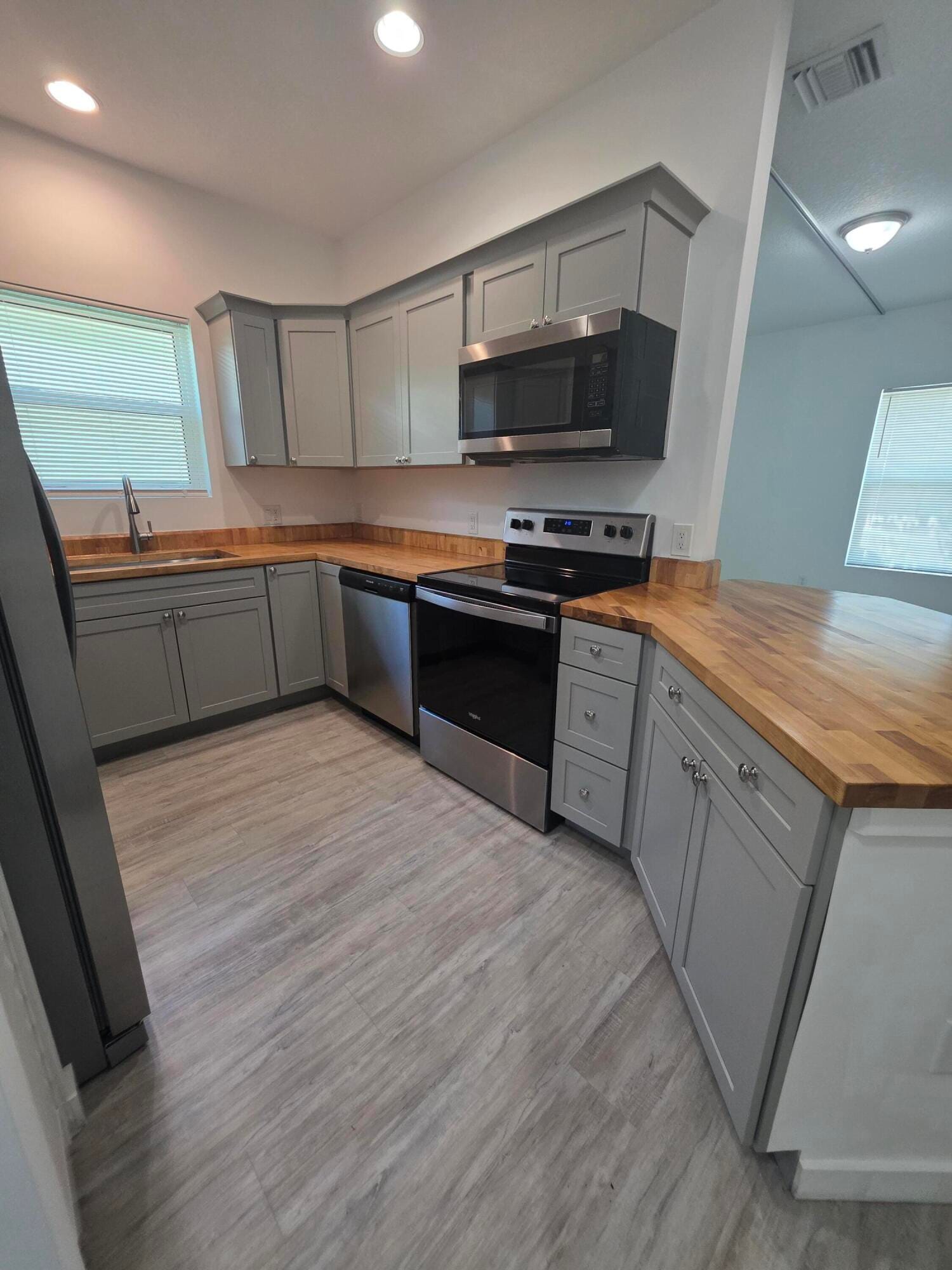 4587 Cambridge Street — photo 7