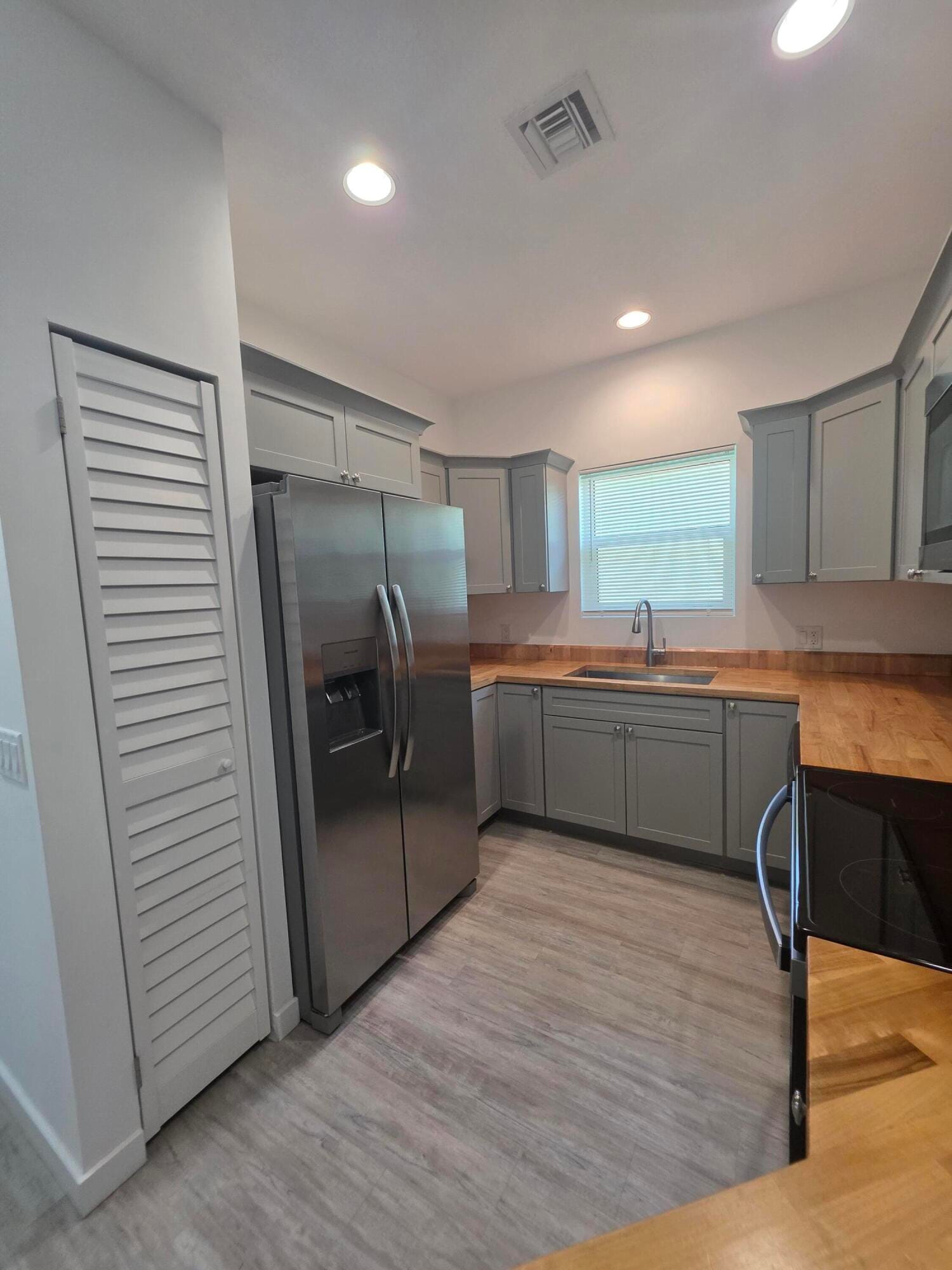 4587 Cambridge Street — photo 8