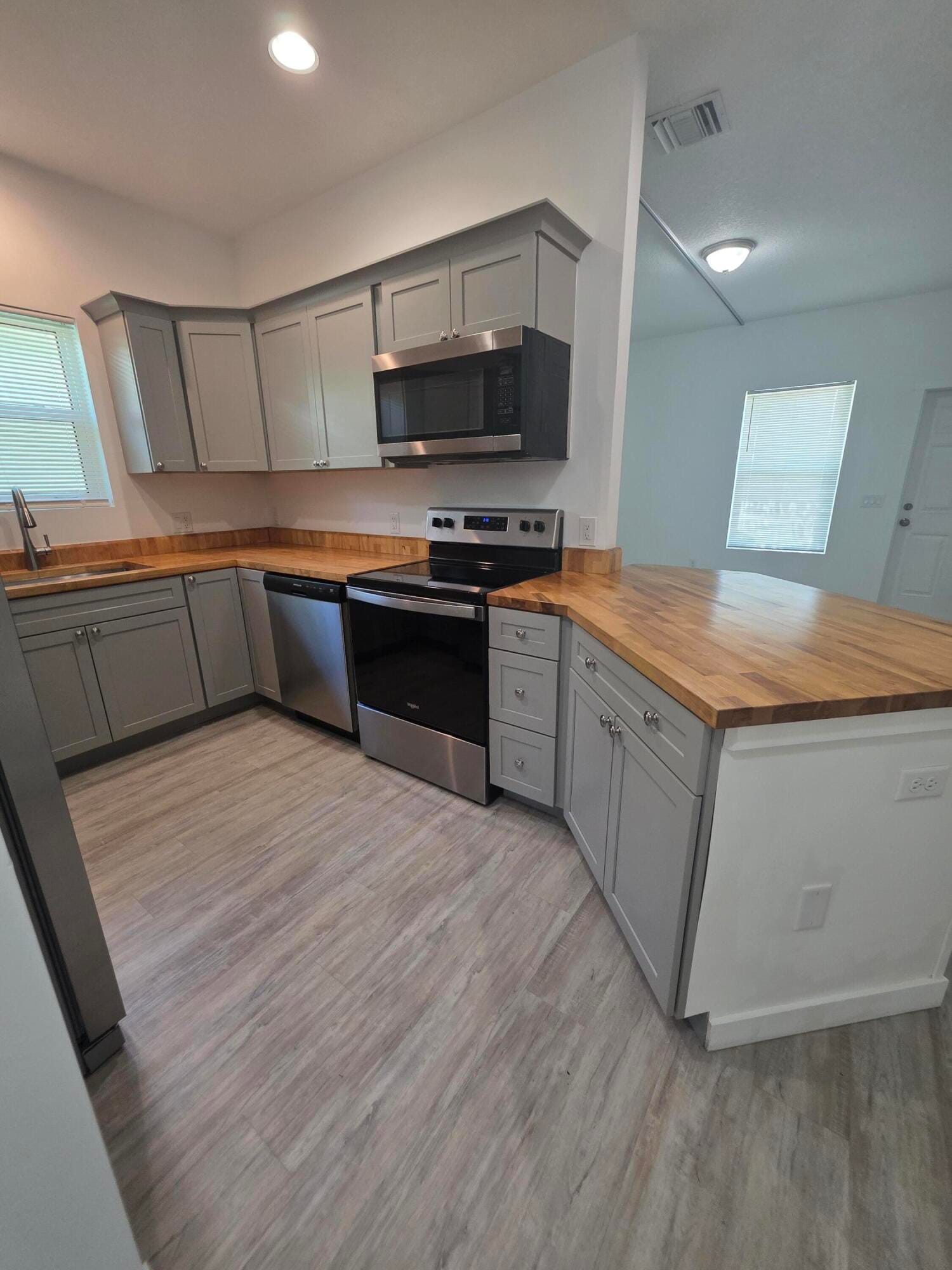 4587 Cambridge Street — photo 9