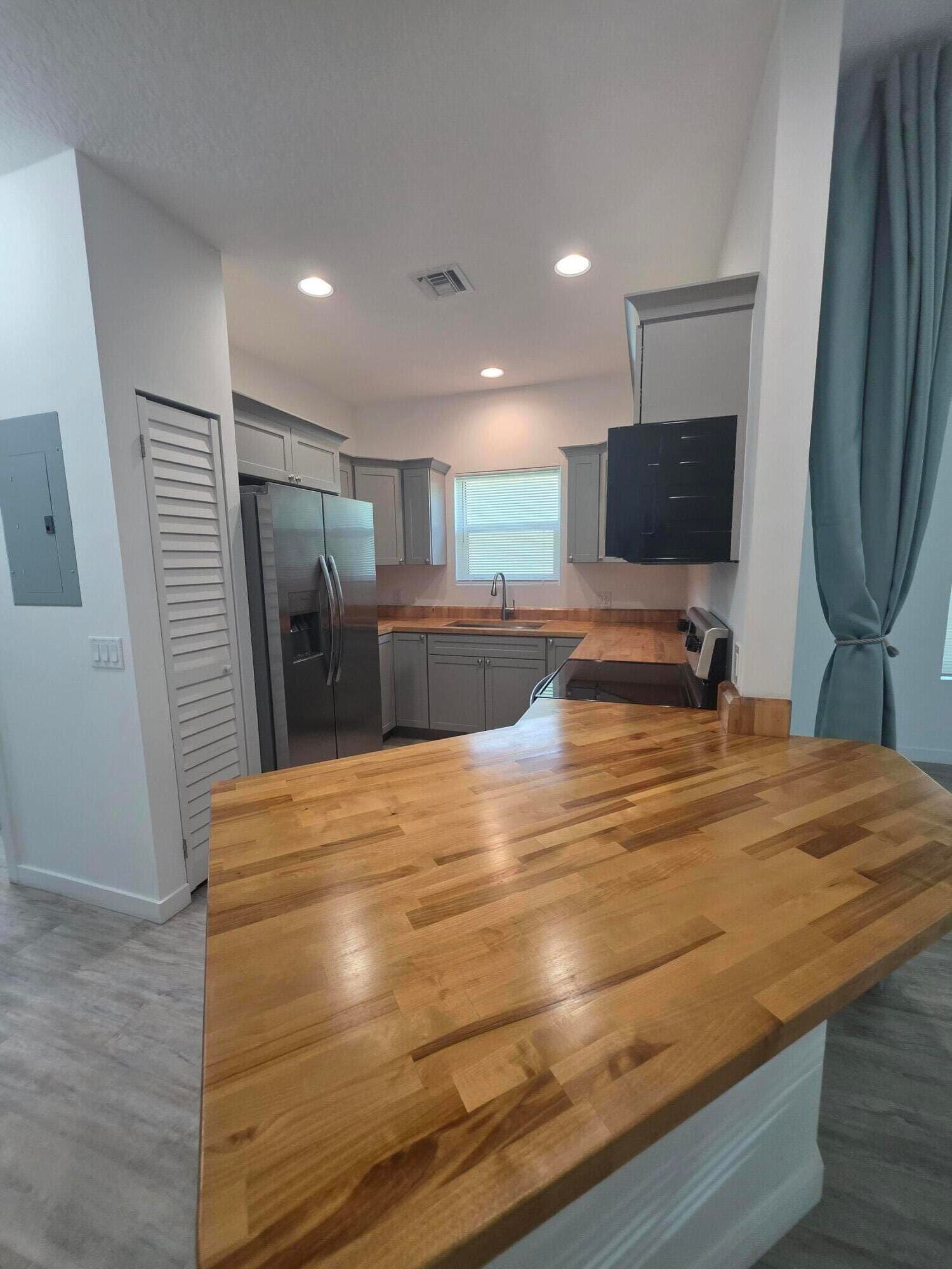 4587 Cambridge Street — photo 10