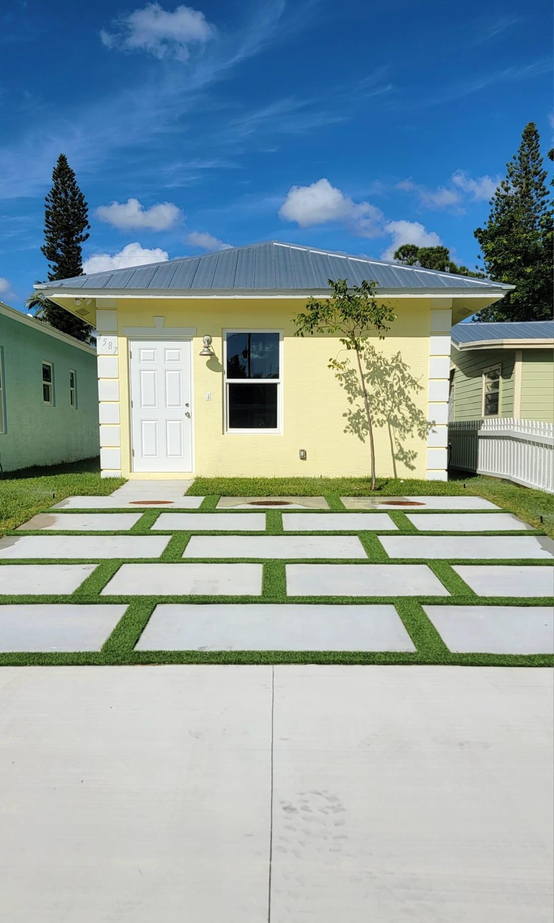 1 bedroom home for sale at 4587 Cambridge, Lake Worth Beach, FL 33463 — $265,000