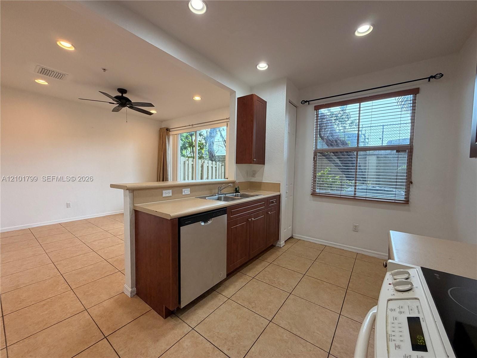 2851 W Prospect Road 507, Tamarac, FL 33309 photo 11