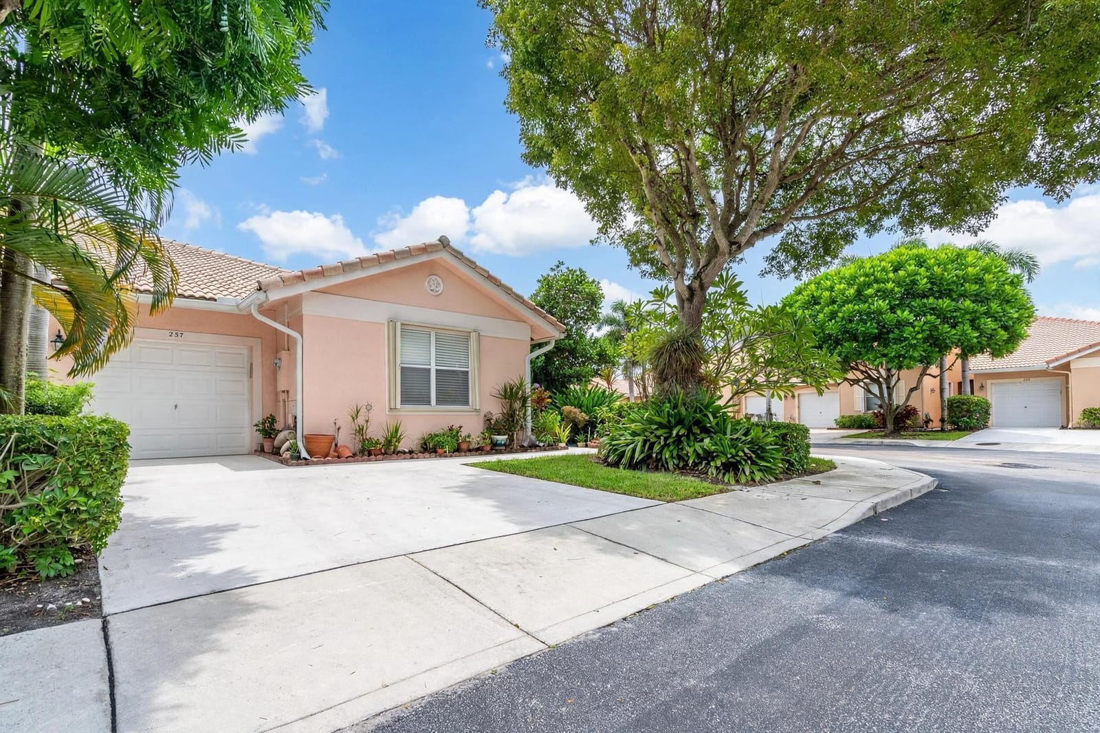 237 CORAL TRACE Court — photo 2