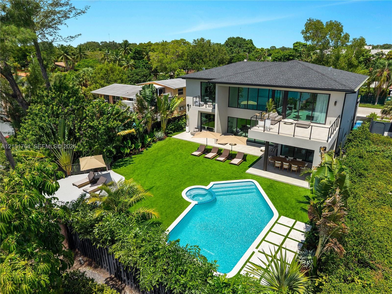 2340 NE 201st Street, Miami, FL 33180 photo 8