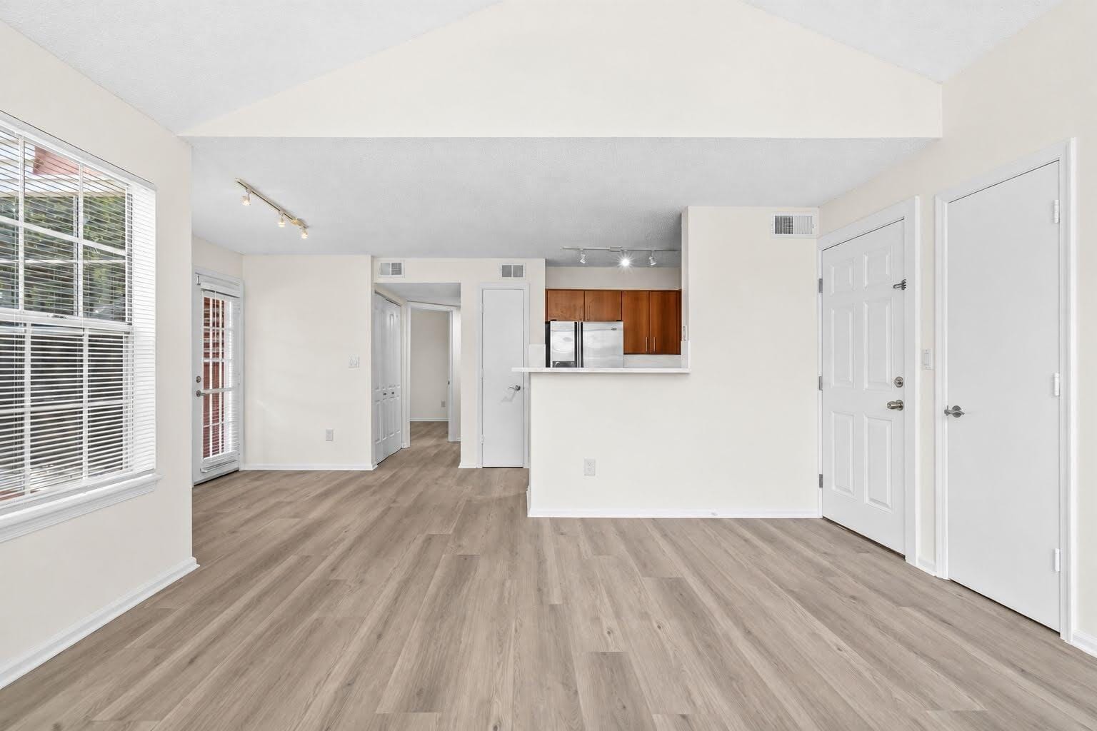 1125 CRYSTAL Way J — photo 4
