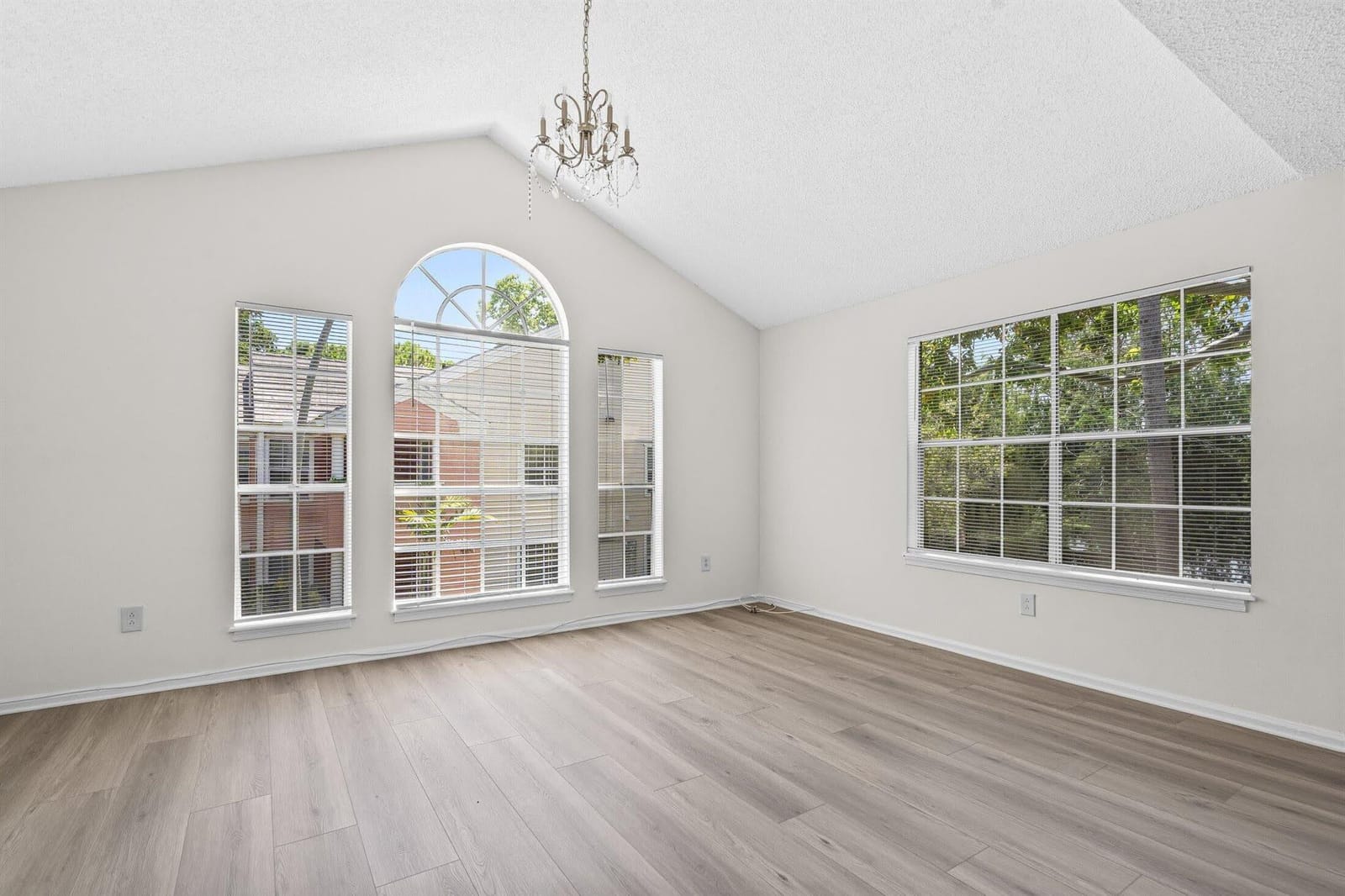 1125 CRYSTAL Way J — photo 8