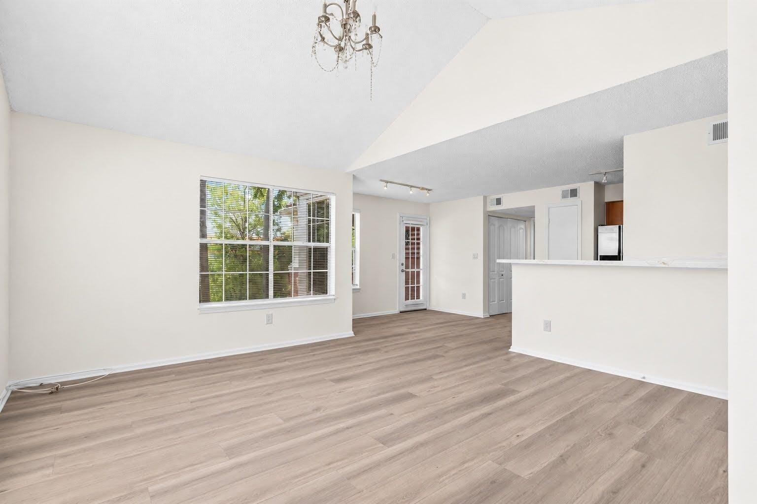 1125 CRYSTAL Way J — photo 9